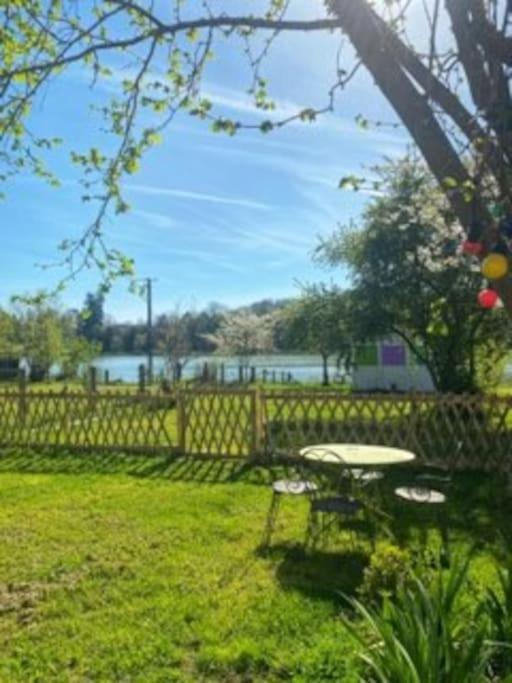 Maison Face A L'Etang Précy Exteriér fotografie