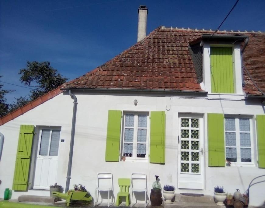 Maison Face A L'Etang Précy Exteriér fotografie